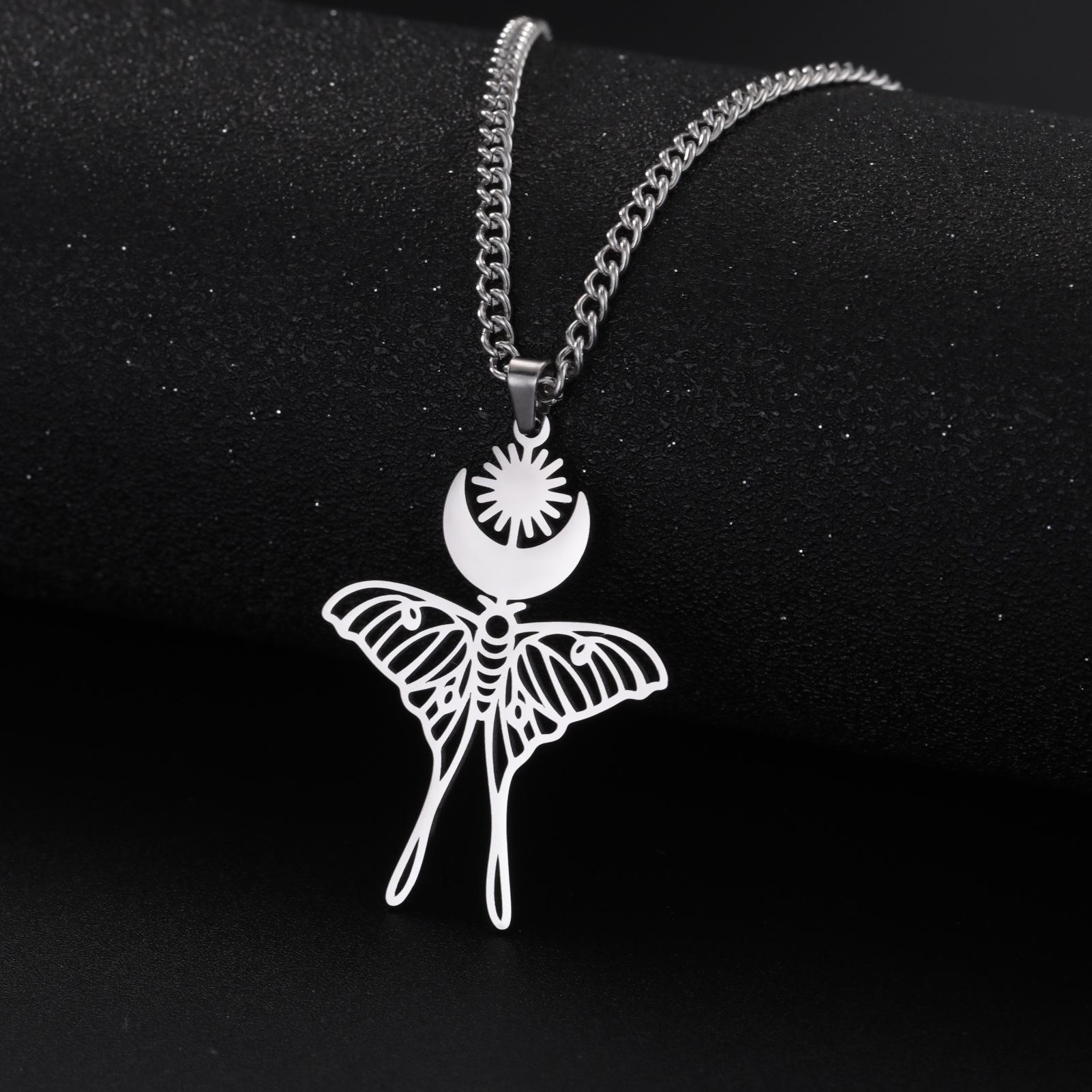

Skyrim Moon Sun Butterfly Подвеска Ожерелье Женщин Титановая сталь Золотого Цвета Цепочка На Шею Винтаж Колдовство Ювелирные Изделия Подарок На День Рождения