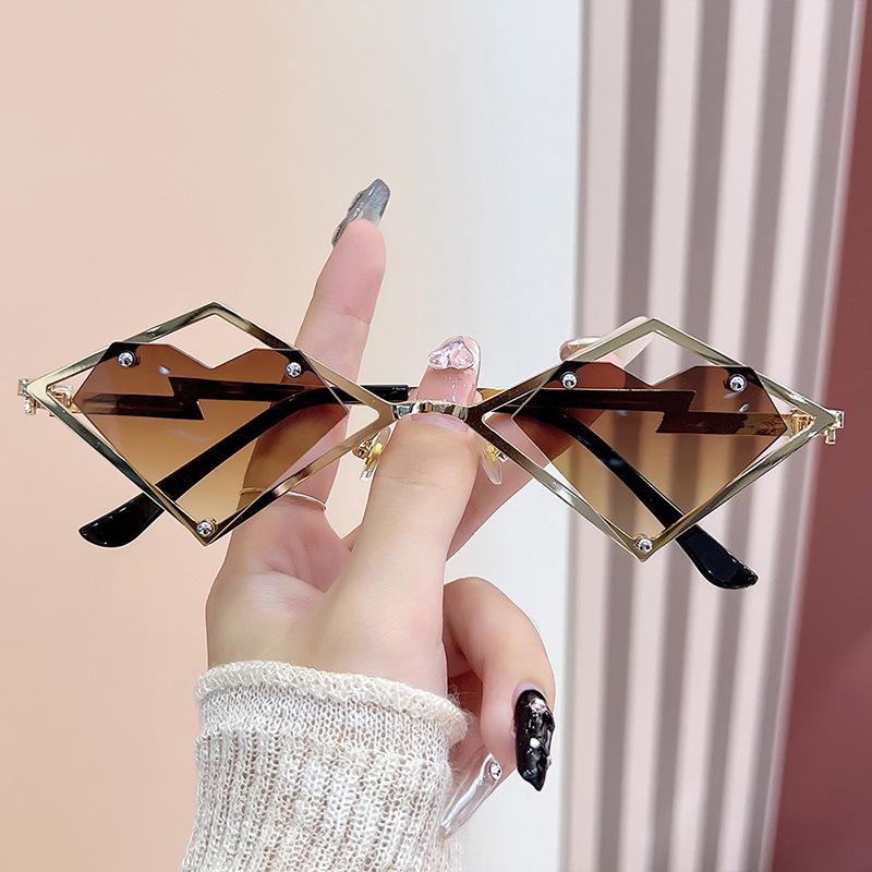 Metal Frames Heart Rimless Sunglasses Women Men Steampunk Luxury Brand Sun Glasses Female Gradient Hip Hop Eyewear UV400 Shades