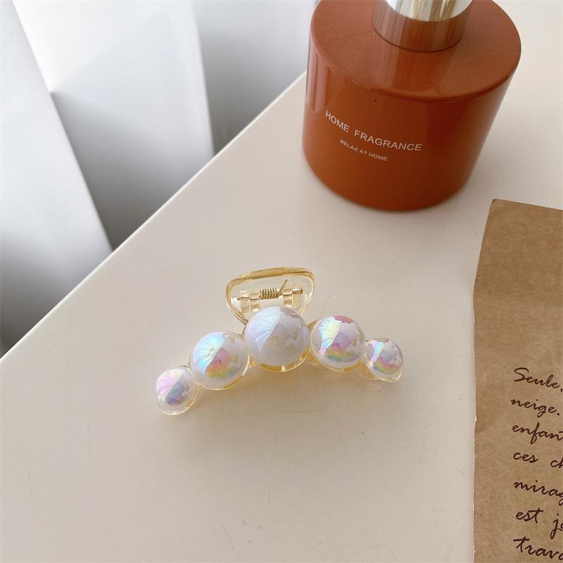 Resin Handcrafted Plastic Pearl Hair Claw With Charming Fresh And Sweet Design