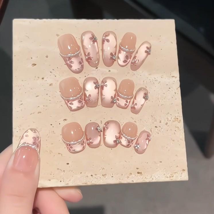 Xiaohongshu Cat-Eye Floral Nails: Elegant, High-End, Whitening, Handmade, Wearable Collection.