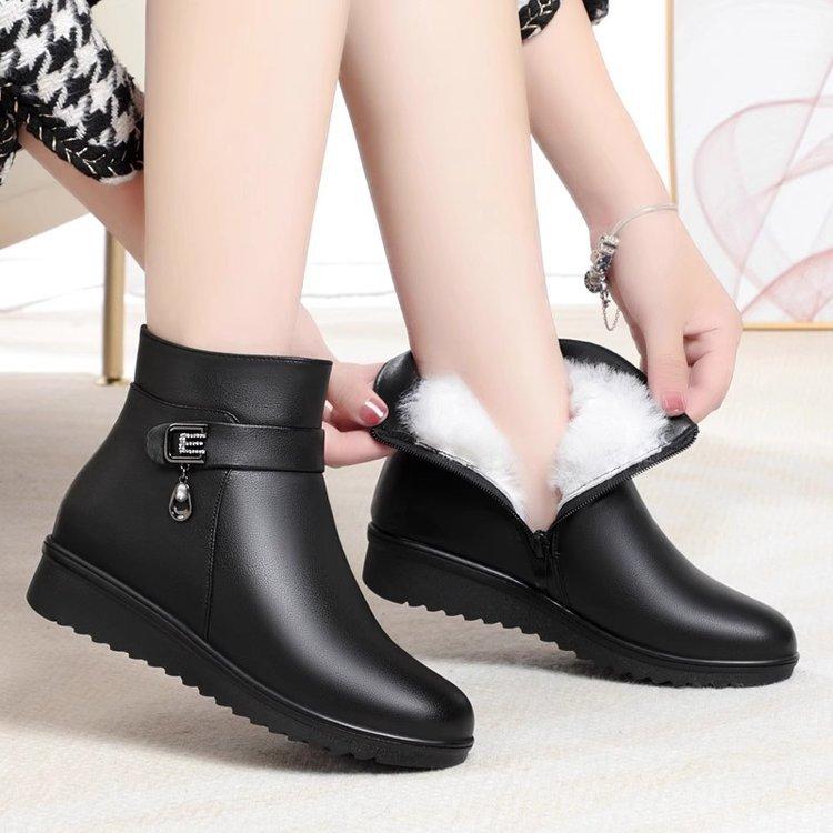 Shoes Autumn and Winter Soft-soled Non-slip Fur Integrated Medium Soft Leather Flat-soled Winter Velvet Warm Short Boots