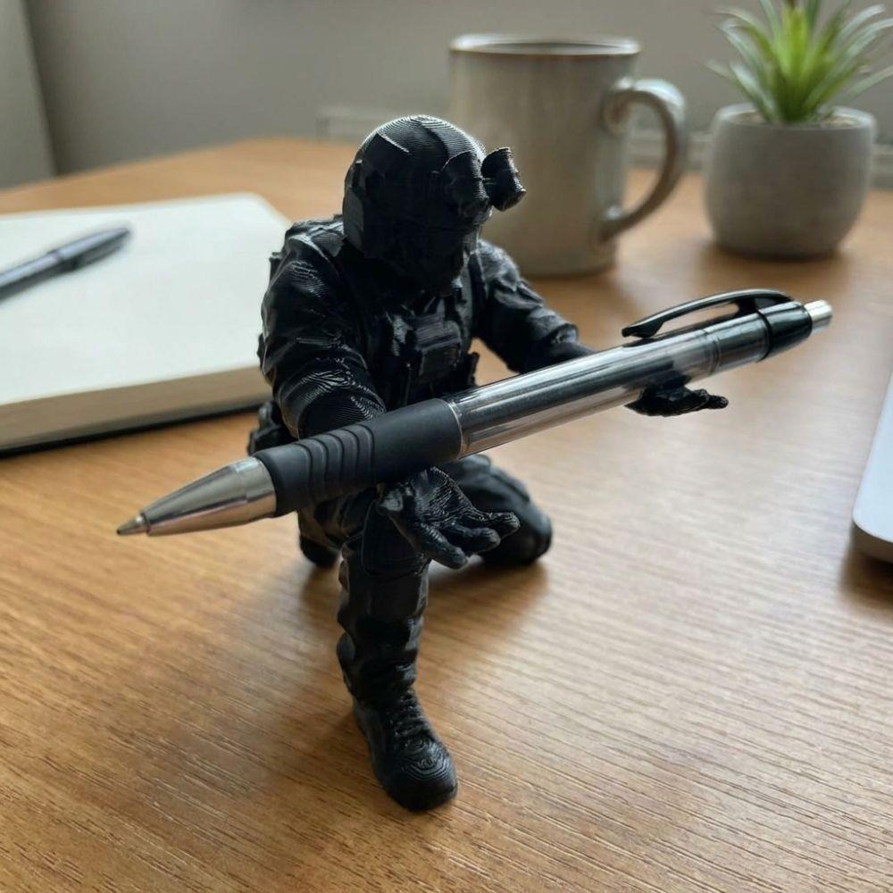 Porta Bolígrafos Único de Soldado Figura de Fuerzas Especiales de Plástico Soporte para Bolígrafos Impreso en 3D Papelería Lápices Organizador de Escritorio Decoración de Escritorio