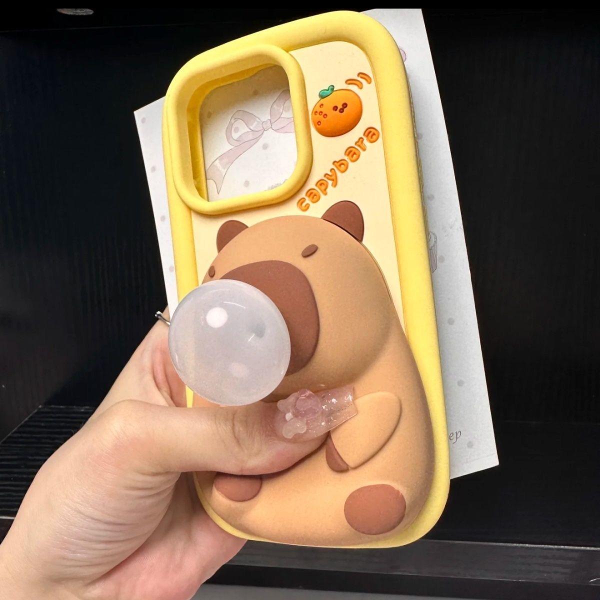 

Мультяшный чехол-сквиши с капибарой для iPhone 17 16 15 13 14 12 Pro Max 11 17promax, защитный силиконовый чехол с пузырями iPhone 16 Pro Max жёлтый