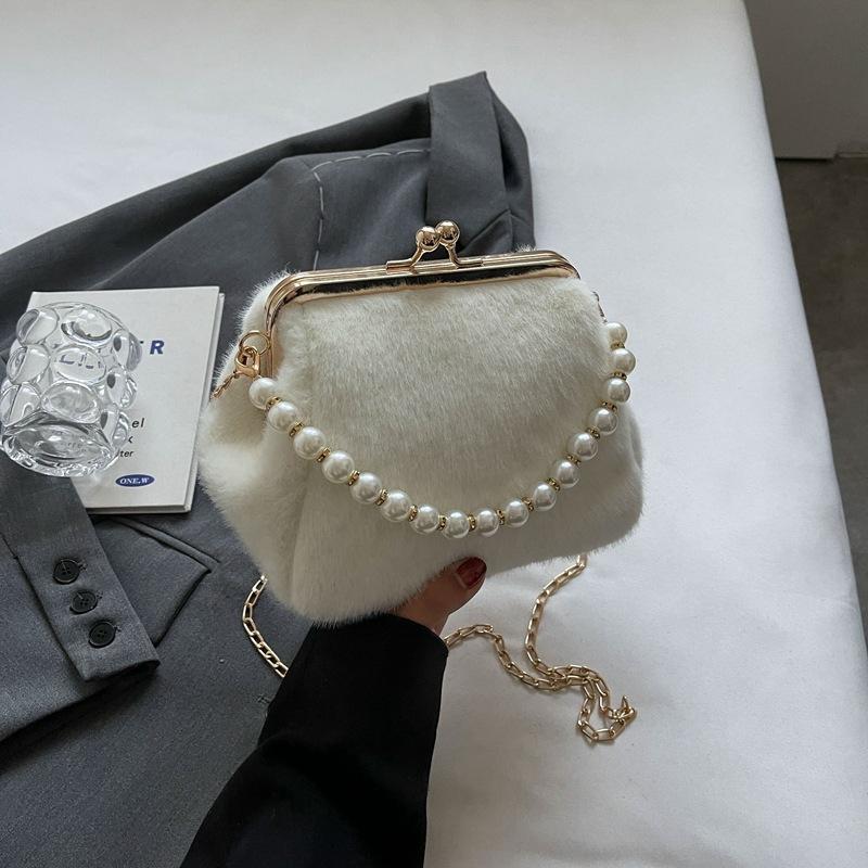2025 autumn new fashion single shoulder simple trend crossbody foreign style portable shell bag plush bag women