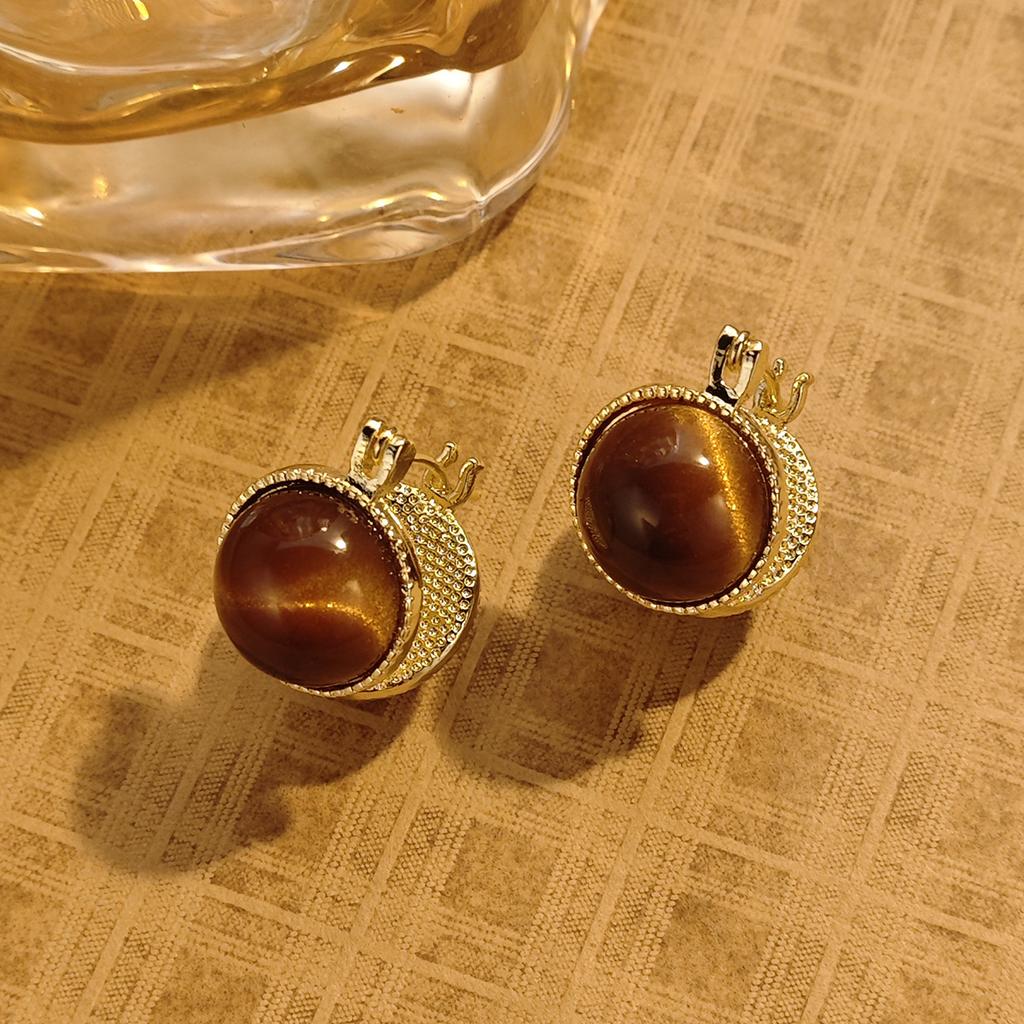 Hong Kong Style Autumn And Winter Tiger'S Eye Stone Maillard Semi-Round Ear Buckle, Light Luxury High-End Caramel Chestnut Niche Temperament Earrings