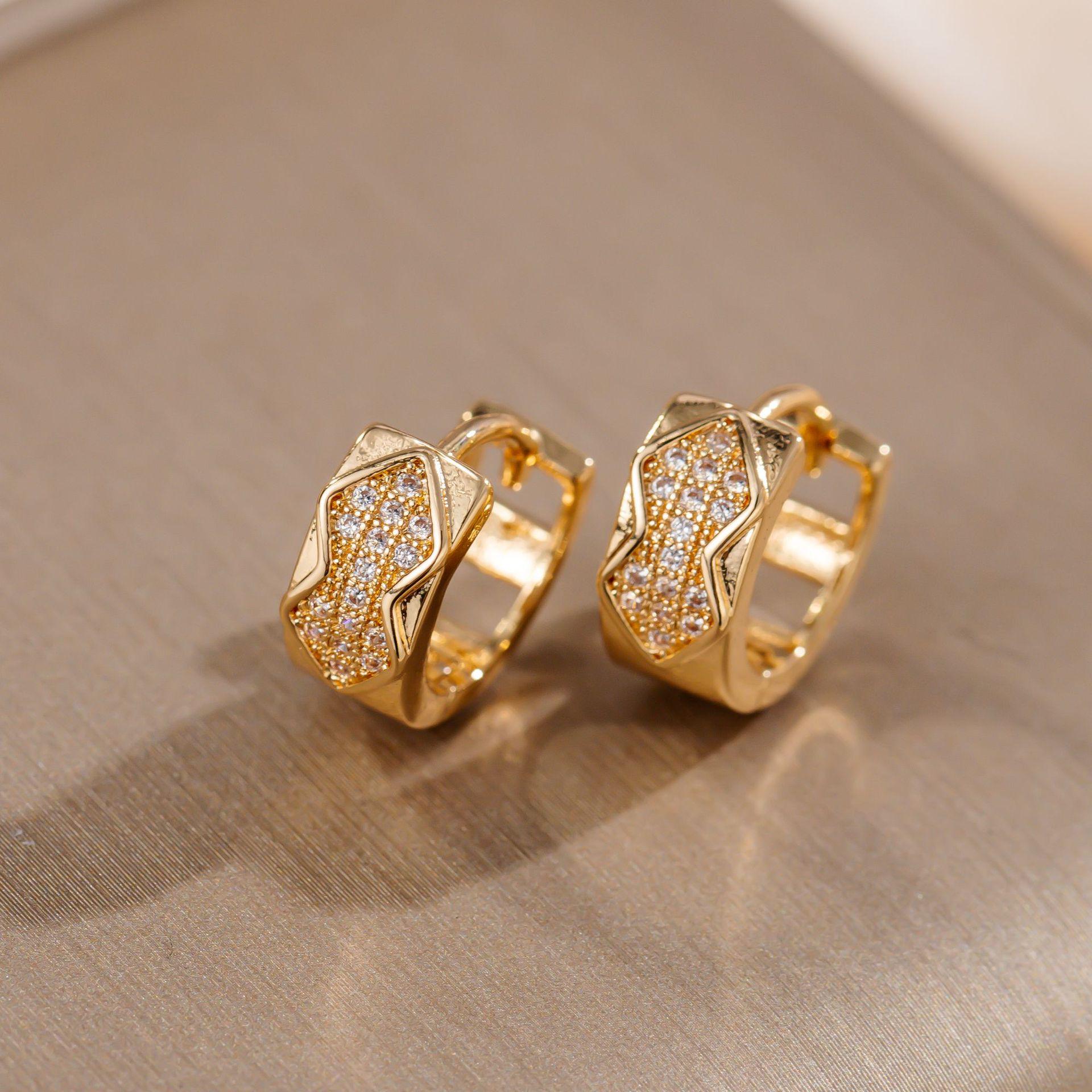 Japanese-Korean Geometric Rhombus Rhinestone Earrings: Fashionable, Versatile Studs for Women