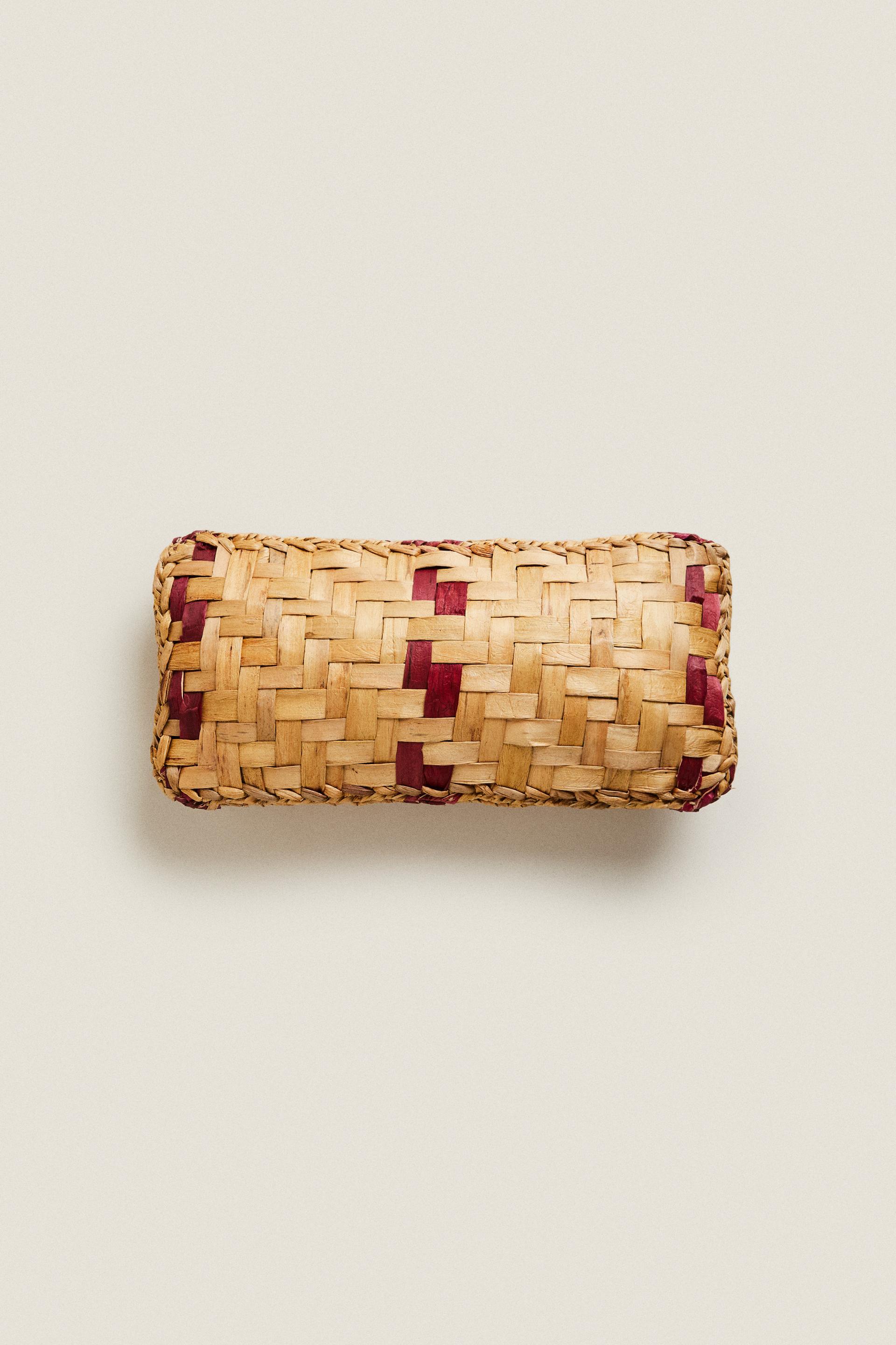 

COLOURED SEAGRASS CUSHION