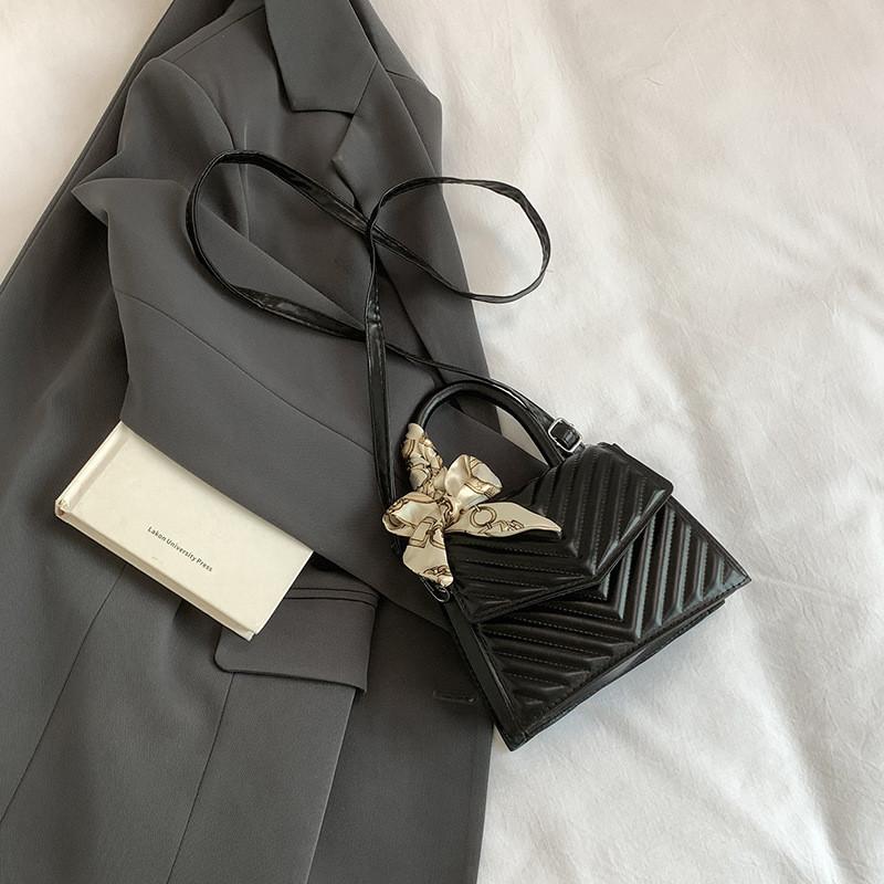 

Chic And Fashionable Minimalist Small Square Bag With Elegant Quilted Design For Everyday Use In Black White Pink Khaki Blue And Green чёрный