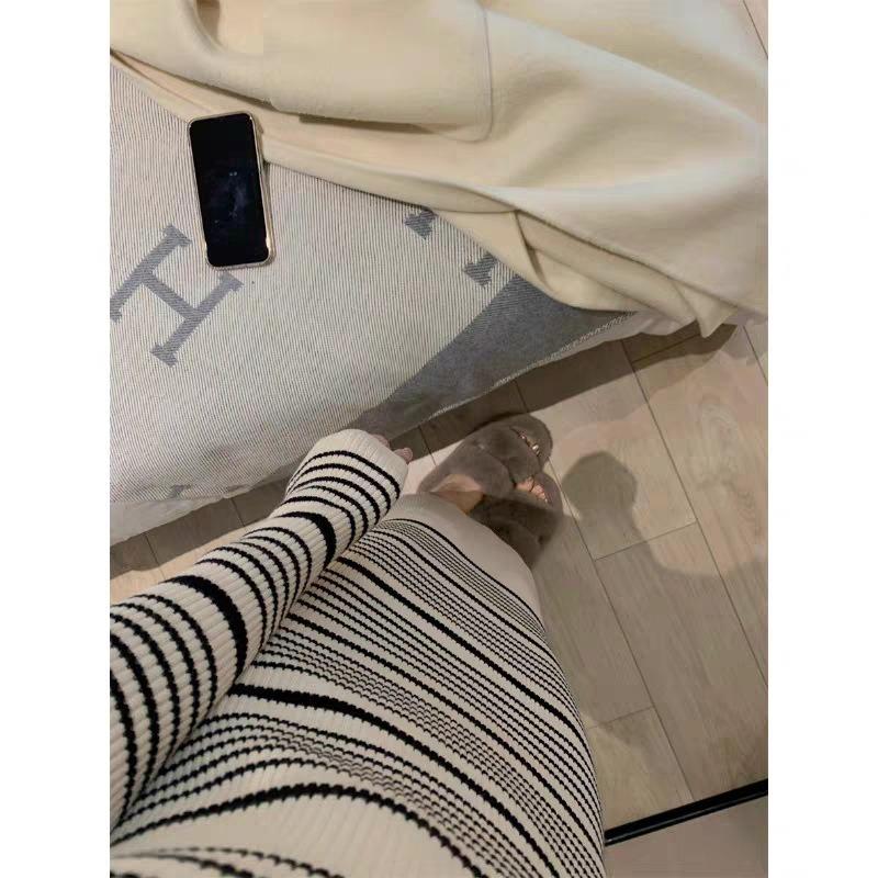 Striped Knitted Dress for Women In Autumn and Winter, Square Collar, Slim and Thin, Hip-wrapped Bottom, Long-sleeved Knee-length Dress