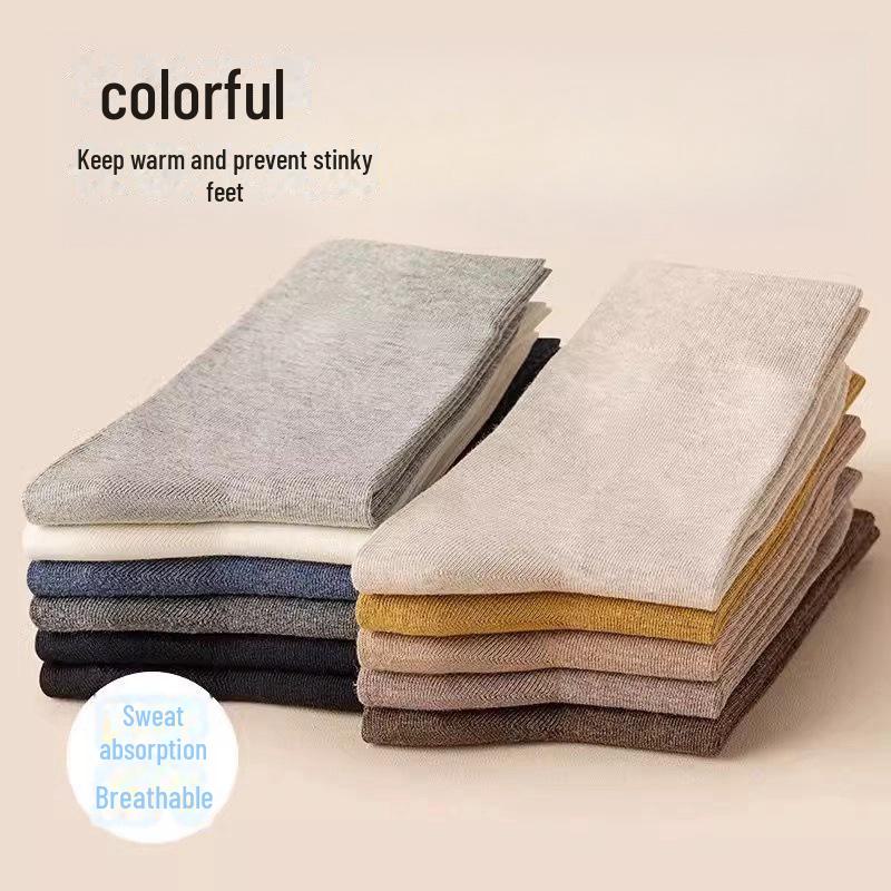 Men's Black Mid-Tube Fashion Socks - Autumn, Sweat-Absorbent, Deodorant, for All Seasons and Business Wear.