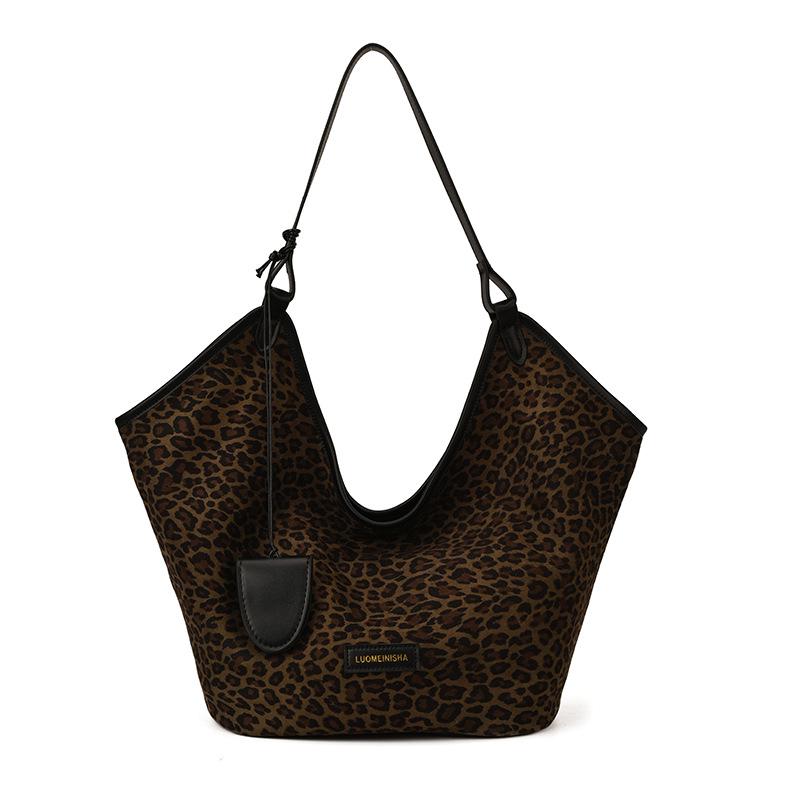 2024 Women's Versatile Leopard Print Large Capacity Crossbody Commuter Shoulder Bag