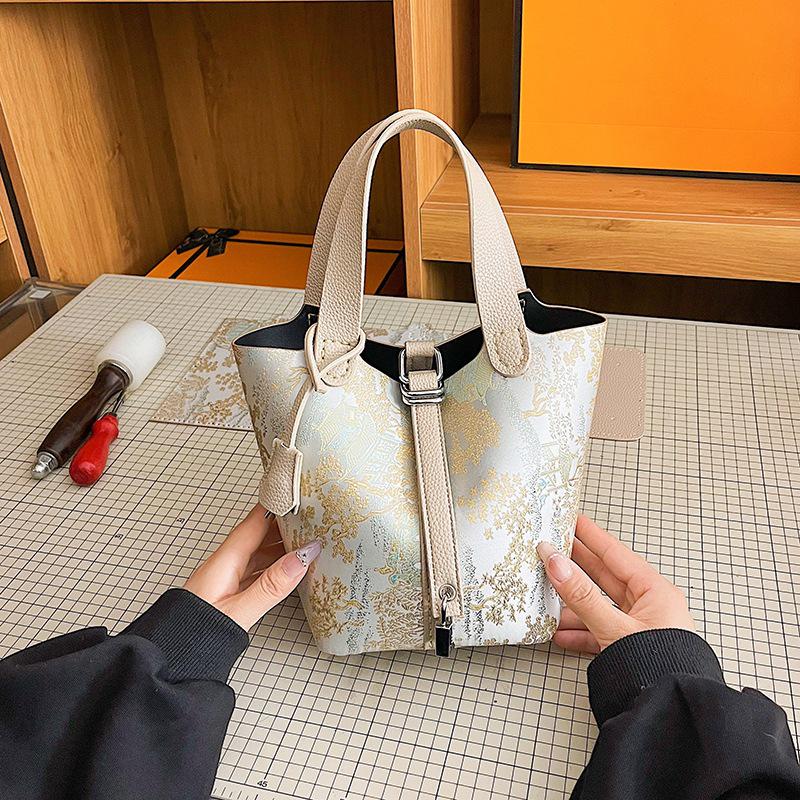 

Сделай сам Ручная работа Вощеная нить Песня Парча Вышивка Сумка-корзина для овощей Includes Inner Bag