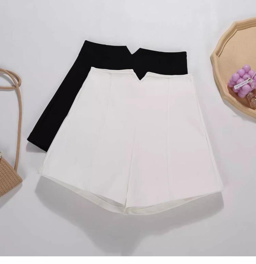 Women's High-Waisted Black Bootcut Shorts - Stretchy, Versatile, Slimming A-Line, Loose Fit for Autumn and Winter