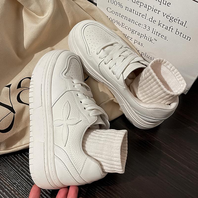 

Версия из овчины~ толстоподошвенные маленькие белые туфли женские туфли на платформе с крестообразным цветочным узором женские универсальные туфли для спорта и отдыха с увеличением роста 40