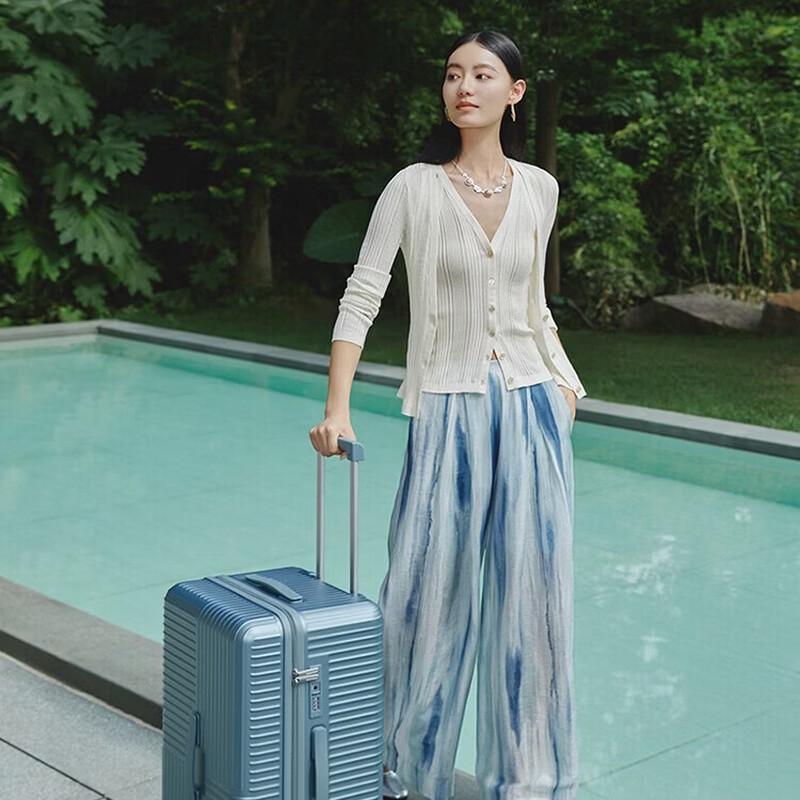 Kalaya CX8125 Cloud Series Scratch-Resistant Suitcase