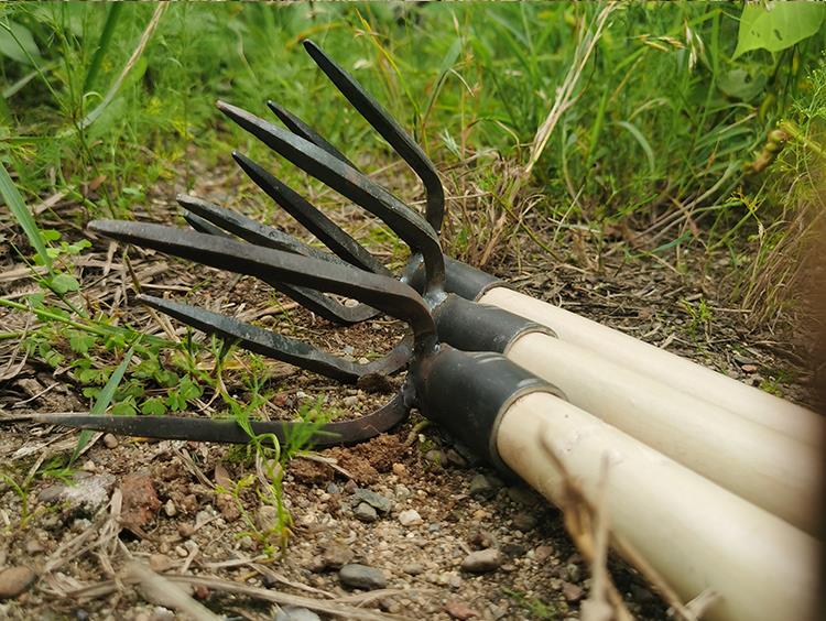 Forged Steel Three-Tine/Four-Tine Garden Rake for Loosening and Turning Soil
