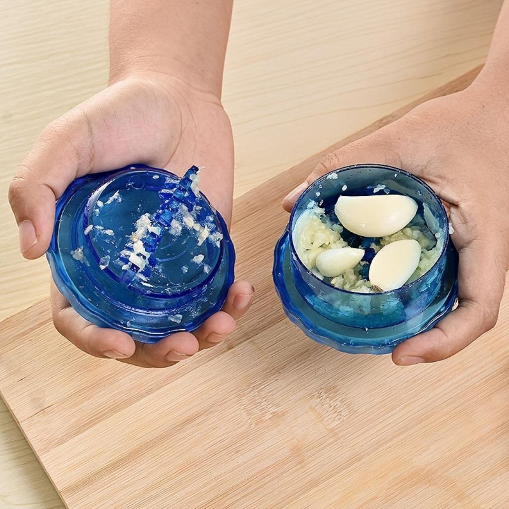 Manual Garlic Press and Chopper - Plastic Garlic Crusher, Handheld Garlic Mincer, No Electricity Required Kitchen Gadget for Efficient Garlic Crushing
