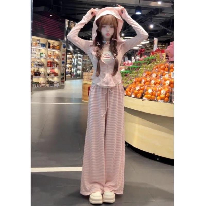 2025 Trendy Pink Striped Casual Outfit for Women: Two-Piece Petite Set for Early Autumn