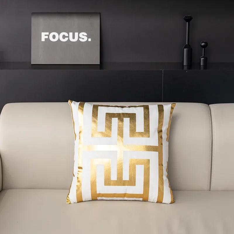 2pcs 45*45cm Nordic Luxury Hot Stamping Pillowcases Gold Patterned Short Plush Pillowslip White and Black Square Pillow Cover