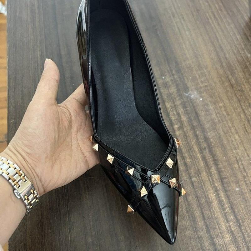 

Мода Мода Туфли-лодочки Осень Новые Острый носок Мелкая заклепка Слипоны Нескользящие Износостойкие Высокие каблуки 40