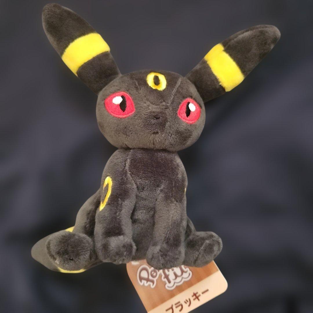 Бирка с плюшевой игрушкой Покемон Умбреон.