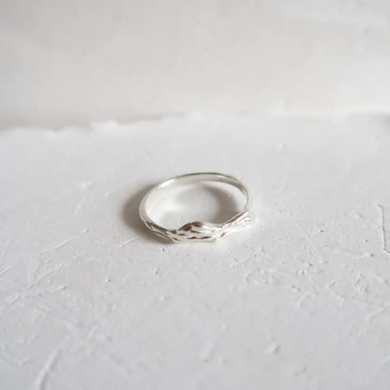 DOL Twist Curve Ring [2 Color]