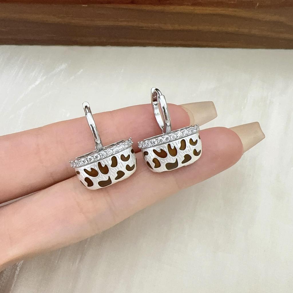 New Stylish Zircon Bag Ear Cuffs: Women's Fashion, Light Luxury, High-End, Versatile, and Trendy Earrings.