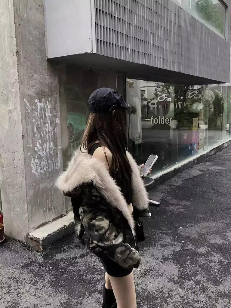 Women's 2024 Winter Retro Camouflage Hooded Cotton Jacket - Thickened & Padded