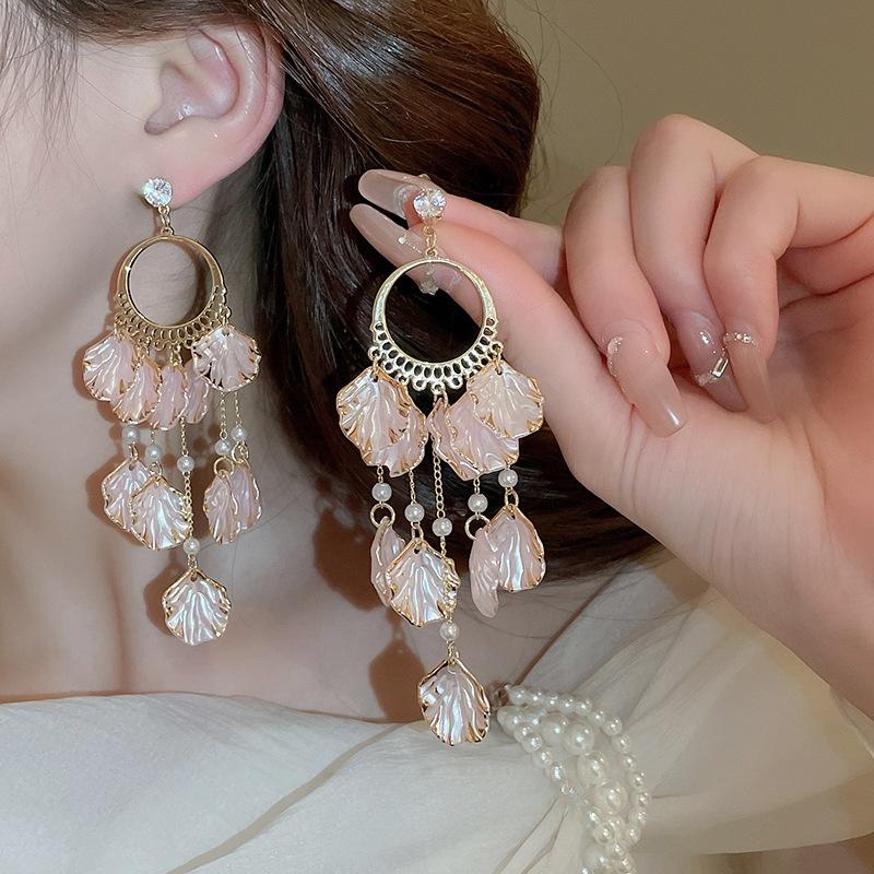

Sweet Pink Petal Tassel Earrings розовый