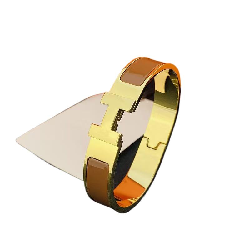 Klassisch Einfach Mode Unisex Leichter Luxus Trend Liebe Zuhause Buchstabe Titanstahl Armband Schmuck Tägliches Tragezubehör