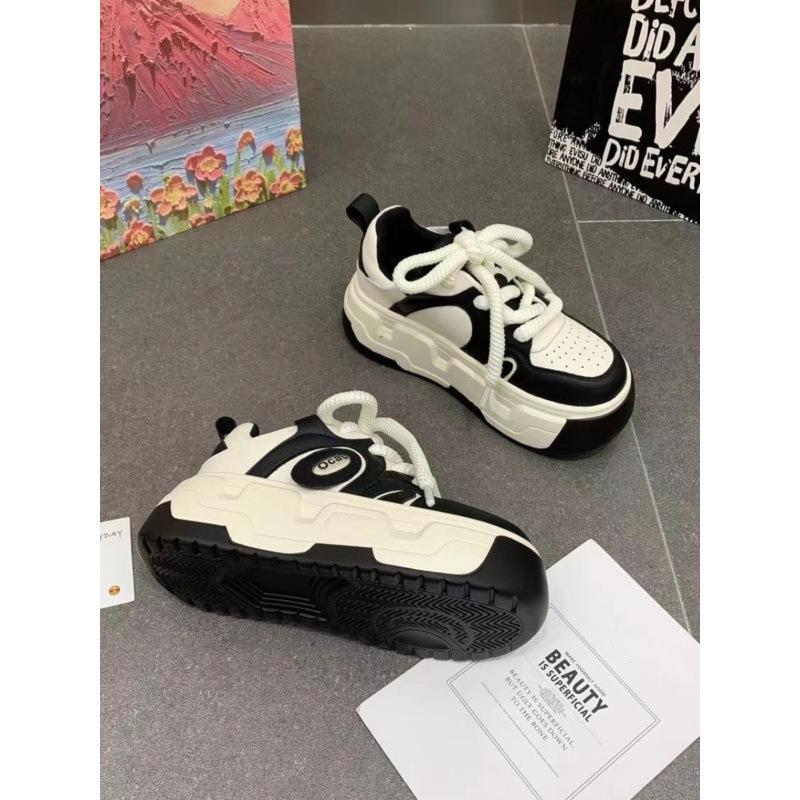 

Platform white shoes for women s spring and autumn 2025 new models, the popularity increases, niche retro board shoes for women, sports and leisure s 35 чёрный