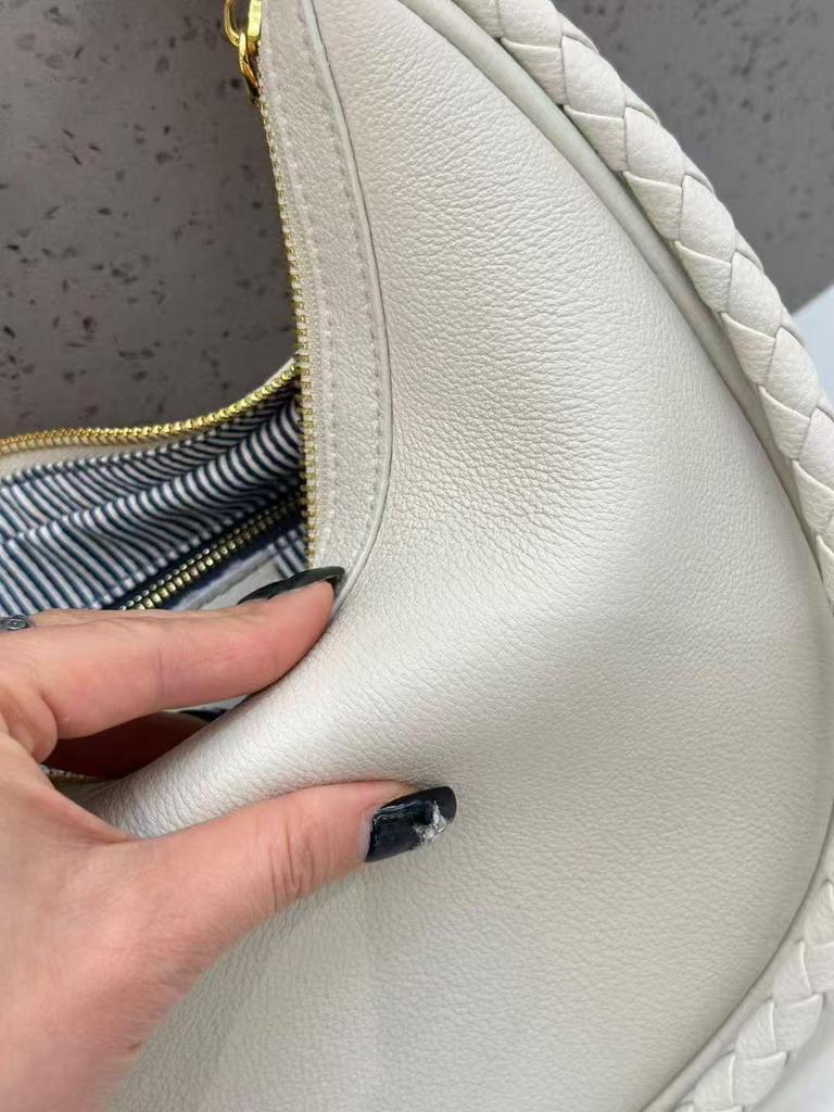 European & American Trend: Genuine Leather Women's Half-Moon Underarm Bag - Exquisite, Relaxed Casual Woven Handbag