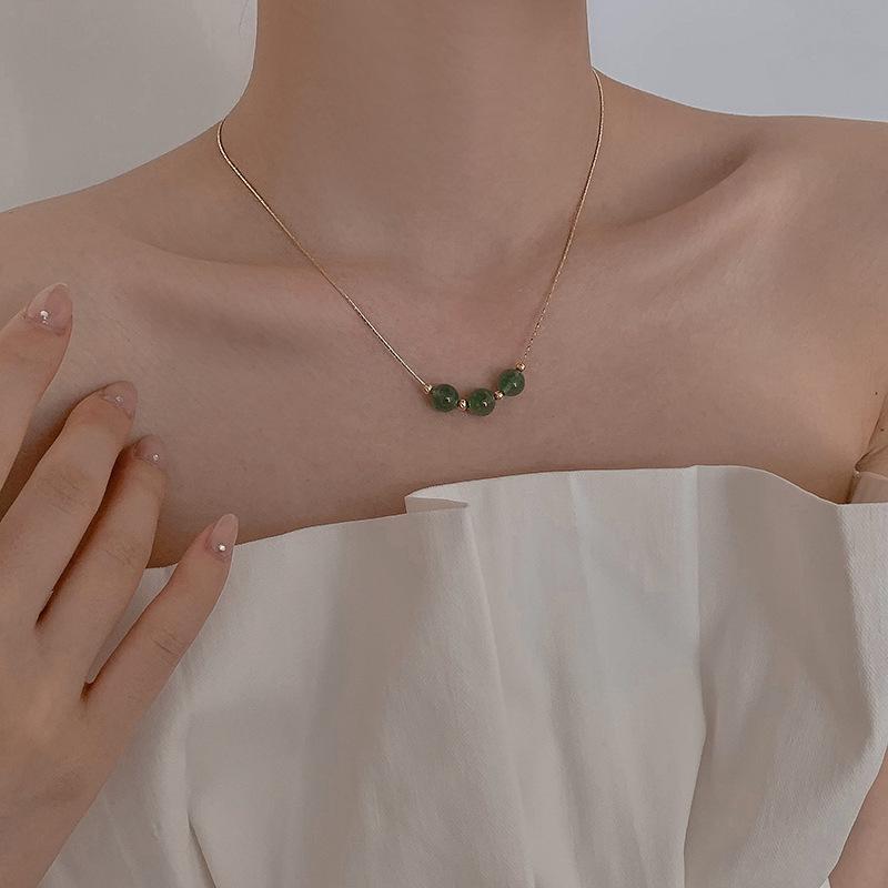

Green Aventurine Korean Pendant Necklace: Simple Gold Chain for Women