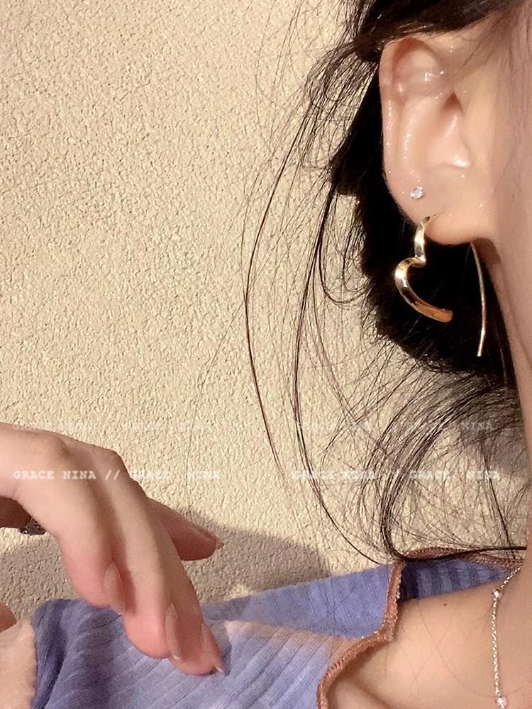 Heart Earrings 2024: Cool, Stylish, and Versatile for Round Faces