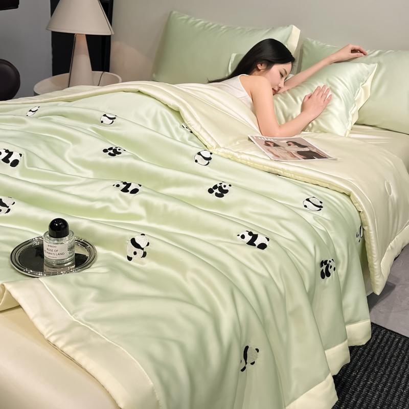 

High-end Embroidered Spring Summer Quilt 4 Pcs Set or 3 Pcs Set or 1 Pcs Luxury Skin- Friendly Summer Blanket Lightweight Duvet 150x200cm only quilt