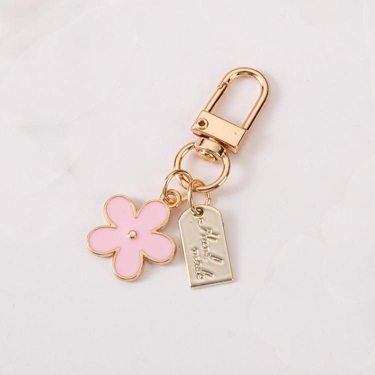 Cute Sweet Multicolour Five Leaves Flower Key Chains for Women Personality Backpack Protective Cover Pendant Keyring Friend Gift