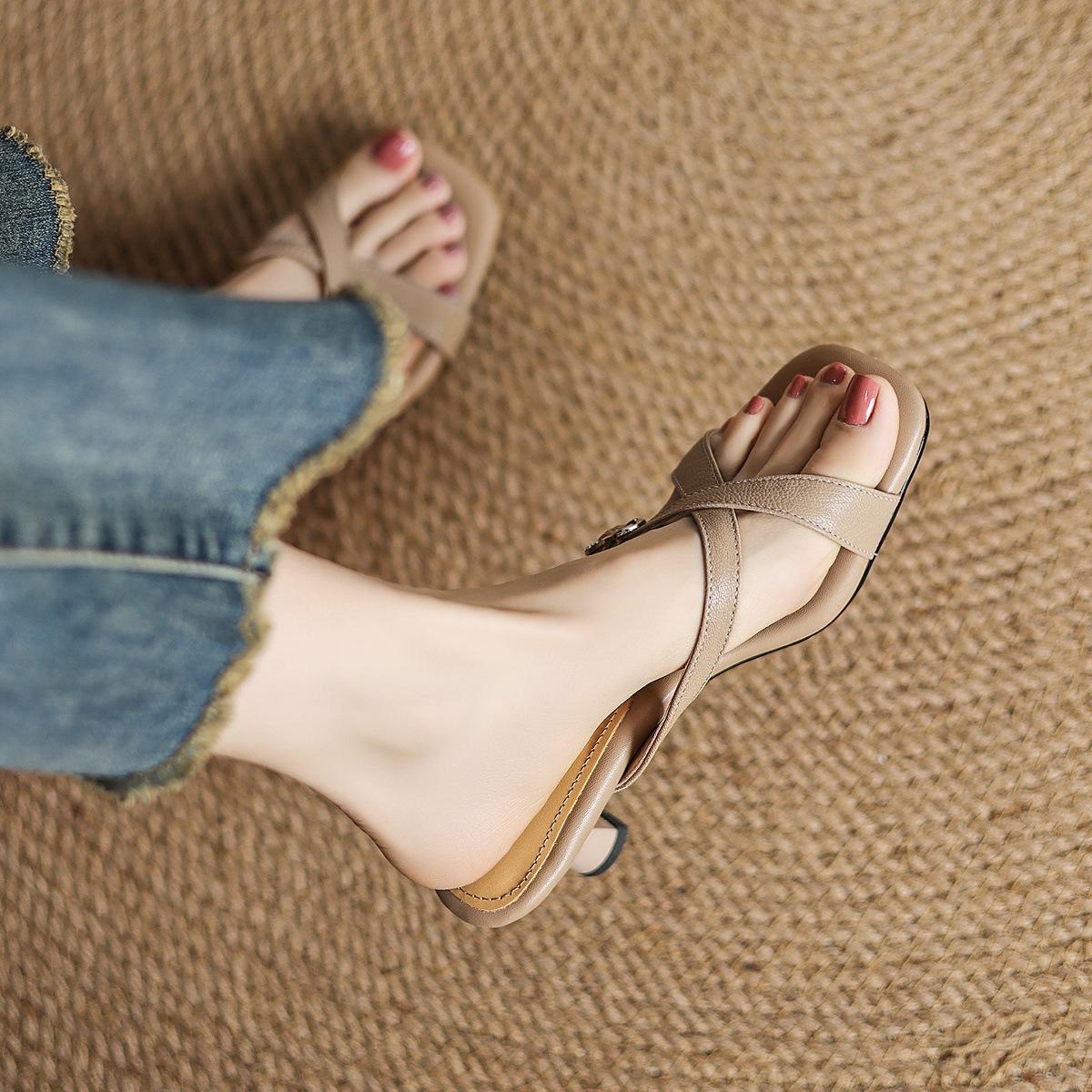 

Stepping on shit open-toed stiletto half-drag sandals for women s 2025 summer new models with skirts, cool slippers, and outer wear 40 абрикосовый