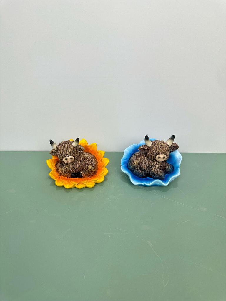 Highland Cow Sunflower Garden Ornament - Outdoor Resin Decoration Gift