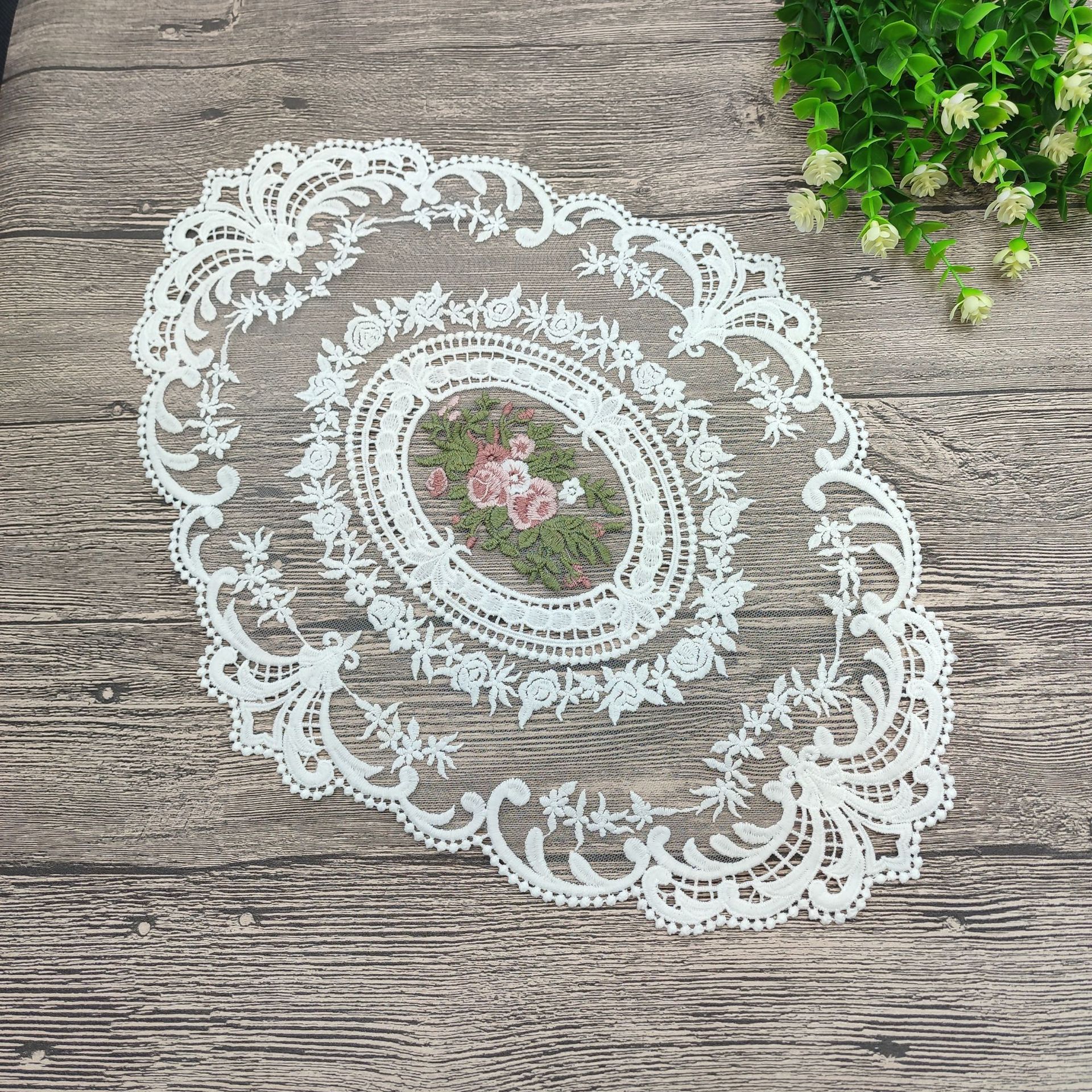 

1 шт., обеденный стол, подставка для столовых приборов с вышивкой, европейский стиль, кружевная ткань, изоляционная пластина, коврик, противоожоговая подставка белый