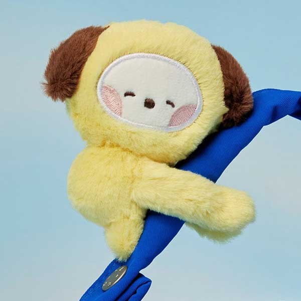 Official BT21 mini minini 'Hug Me' Magnetic Plush Keyring - Smart Travel Charm