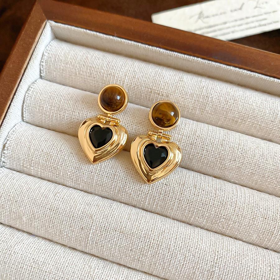 Silver Needle Tiger's Eye Style Earrings: Elegant, Fashionable Studs with Caramel Color Finish.