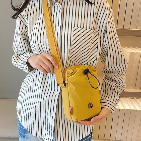 Spring casual mobile phone bag simple and lightweight personalized shoulder messenger bag anti-splashing nylon bag