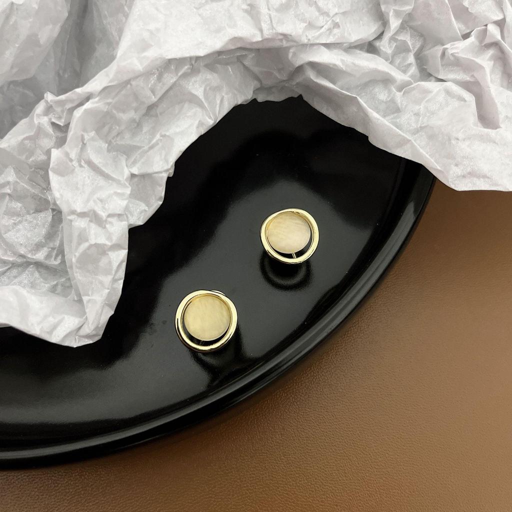 Pearl Mosquito Coil Disc Ear Clips: No-Pierce, Elegant French-Style Earrings for Women