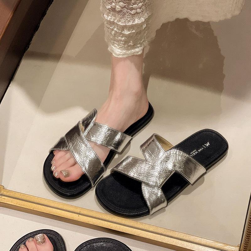 Cross-strapped Slippers Women's Summer Wear 2025 New French Retro Style Casual Flat-bottomed Beach Non-slip Sandals