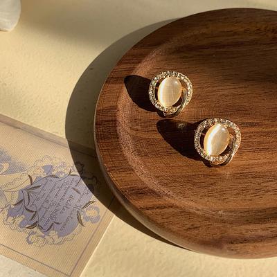 Round Opal Stud Earrings Women's French Simple Gentle Flash Diamond Earrings Summer Retro Temperament Daily Earrings