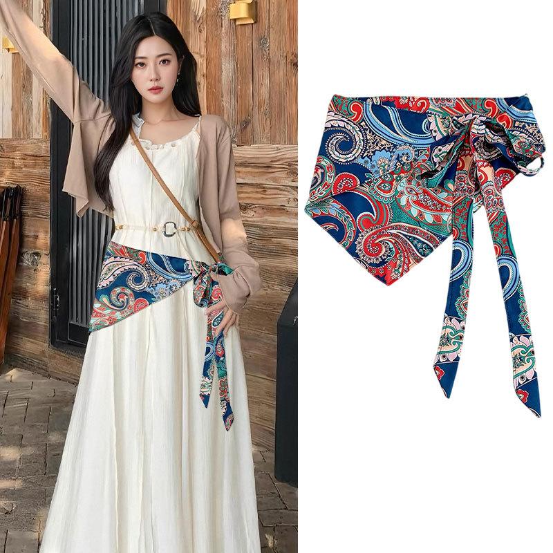 Triangular Scarf with Vintage Ethnic Print Cashew Flower Design for Women Adds Unique Fashion Flair