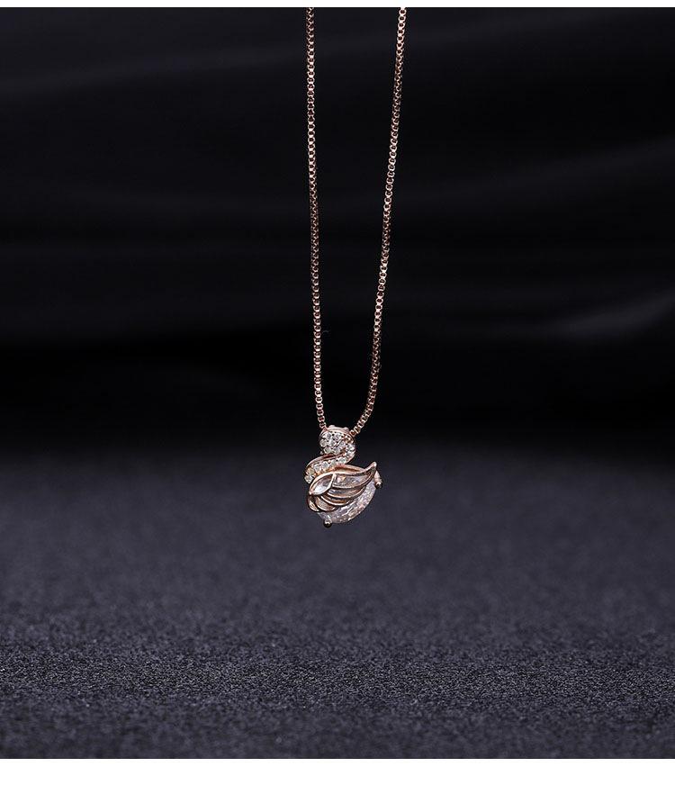 Rose Gold Swan Necklace: S925 Sterling Silver Clavicle Chain, Light Luxury Design, Perfect Gift for Girlfriend on Valentine's Day
