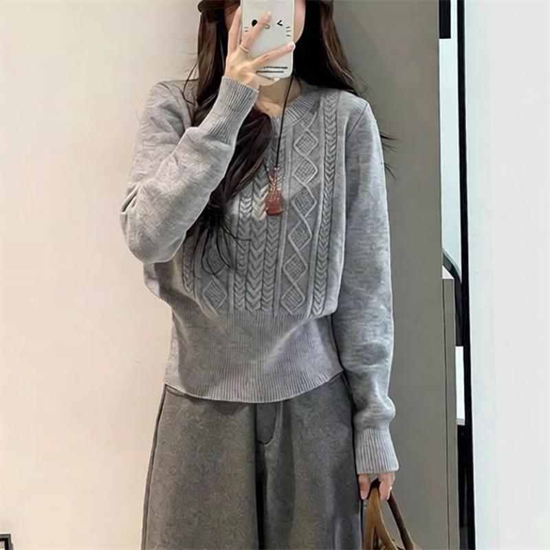 Korean Minimalist Round Neck Cable Knit Sweater for Women - Slimming Waist-Cinch, Autumn/Winter Versatile Short Top