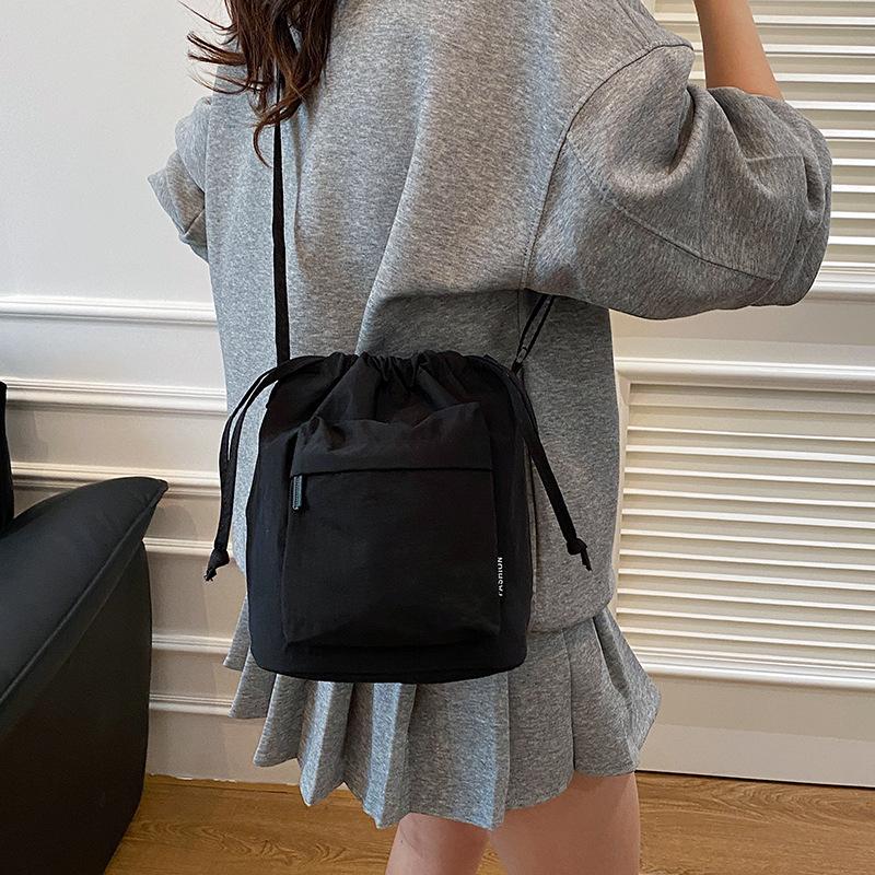 Drawstring bucket bag women's 2025 spring new fashion versatile canvas messenger bag niche design shoulder bag