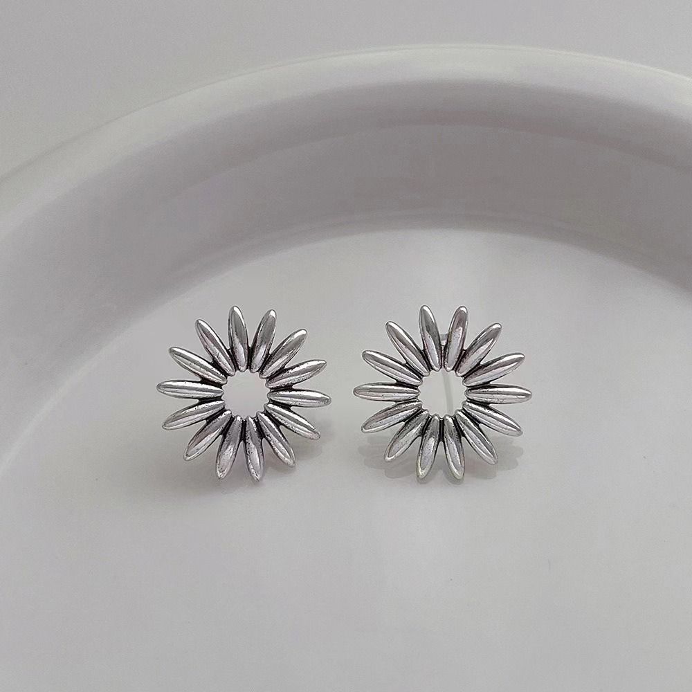 Elegant Sunflower Earring Exaggerated Statement Jewelry Retro Earrings  for Women
